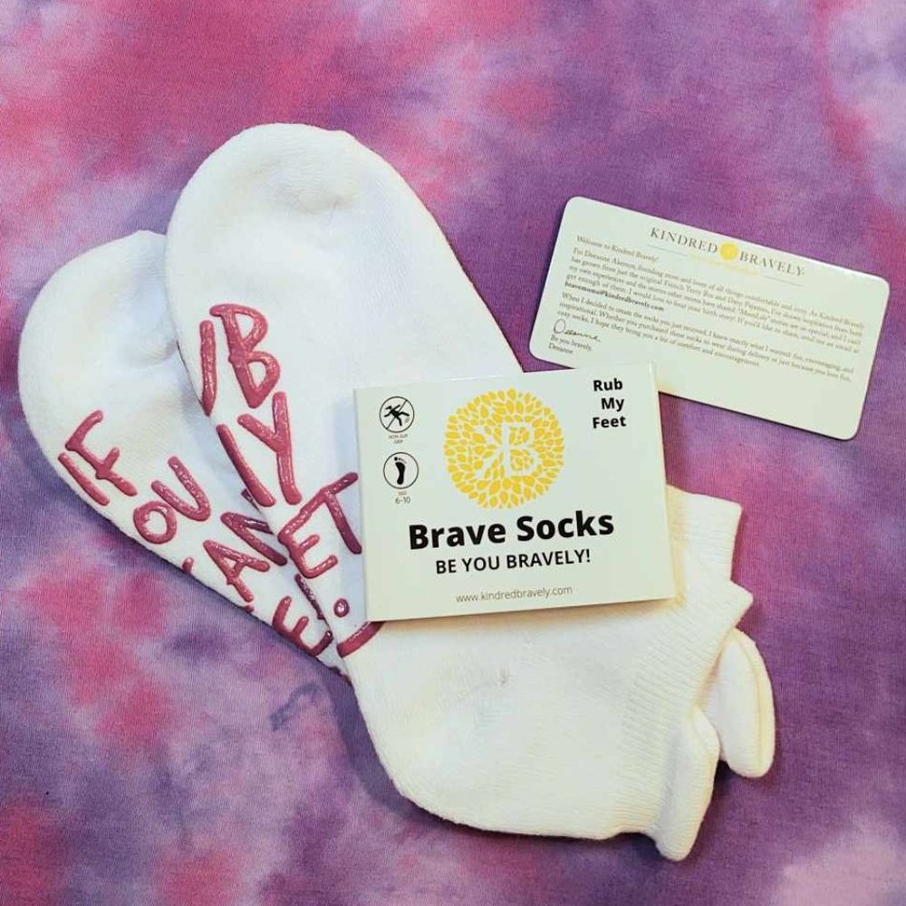 NWT Kindred Bravely Rub My Feet Grippy Socks: Size 6-10 - Picture 2 of 4